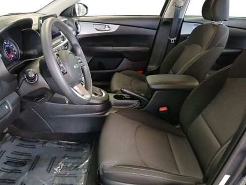 Used 2024 Kia Forte LX image 9