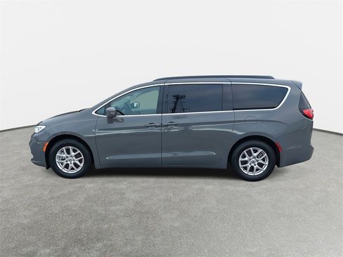 Used 2022 Chrysler Pacifica Touring-L image 8