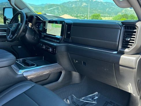 Used 2024 Chevrolet Silverado 2500 LTZ w/ LTZ Convenience Package AWD/4WD image 8
