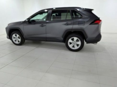 Used 2021 Toyota RAV4 XLE AWD/4WD image 2