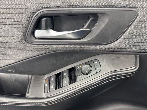 Used 2023 Nissan Rogue SV image 31