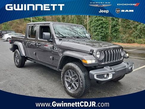 Used 2024 Jeep Gladiator Sport image 1