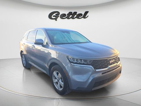 Used 2023 Kia Sorento LX image 2