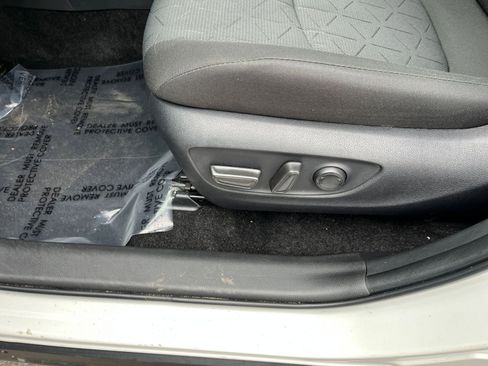 Used 2025 Toyota RAV4 XLE image 23