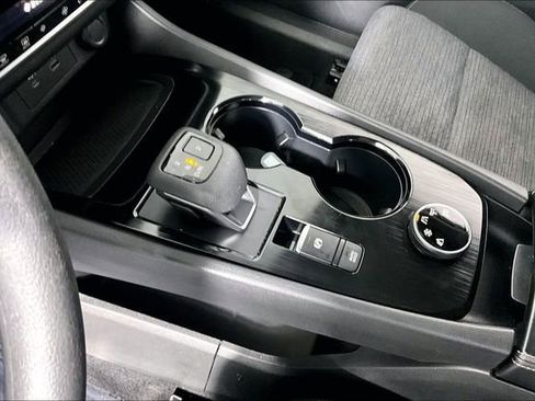 Used 2023 Nissan Rogue SV AWD/4WD image 17