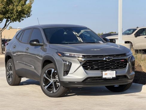 New 2026 Chevrolet Trax RS w/ Driver Confidence Package image 2