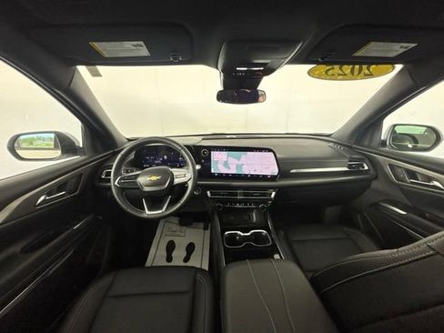 Used 2025 Chevrolet Traverse LT w/ Sun and Wheel Package AWD/4WD image 24