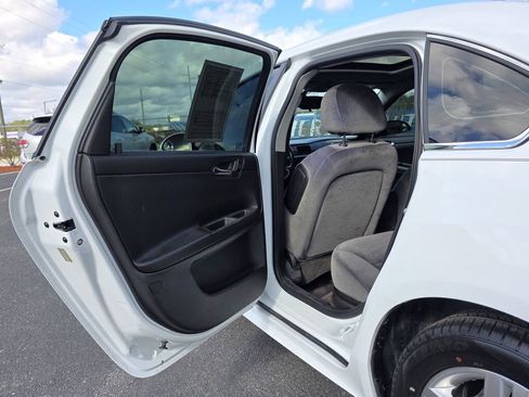 Used 2014 Chevrolet Impala LT w/ LT Sunroof Package image 10