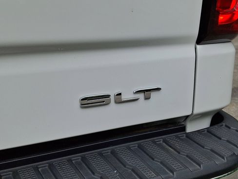 Used 2023 GMC Sierra 1500 SLT w/ SLT Premium Plus Package AWD/4WD image 34