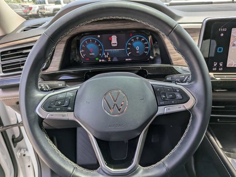 Used 2024 Volkswagen Atlas SEL AWD/4WD image 29