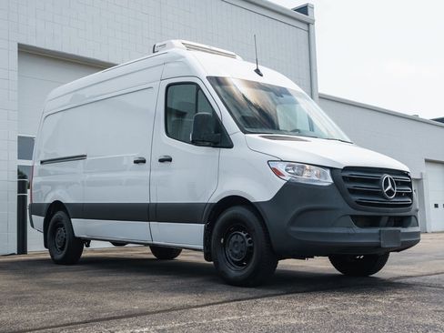 Used 2023 Mercedes-Benz Sprinter 2500 image 6
