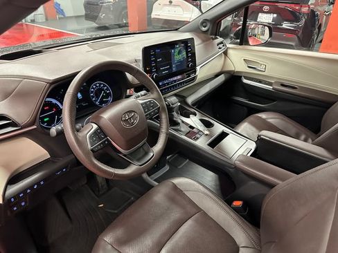 Certified 2023 Toyota Sienna Platinum AWD/4WD image 11