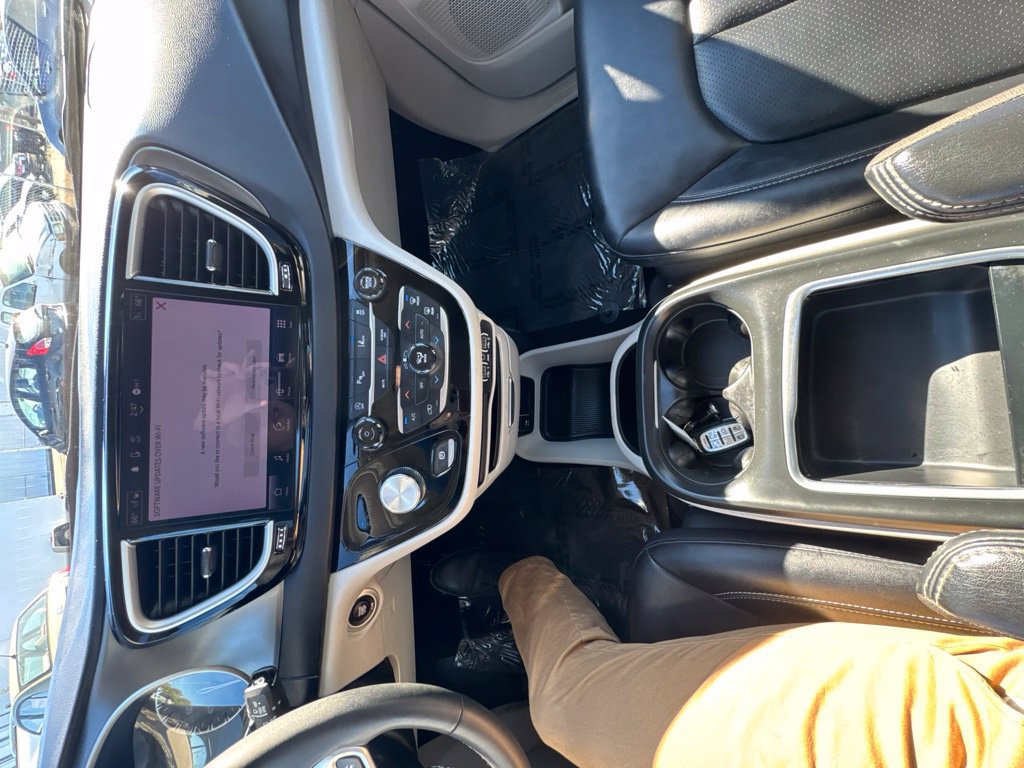 Used 2024 Chrysler Pacifica Touring-L FWD image 17