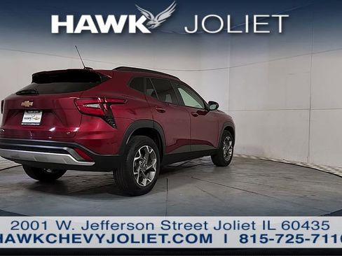 Used 2025 Chevrolet Trax LT w/ LT Convenience Package FWD image 8