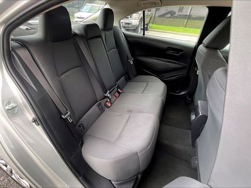 Used 2024 Toyota Corolla LE FWD image 31