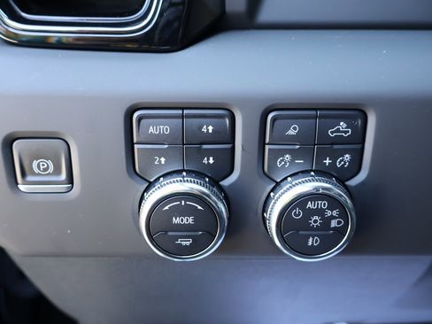 Used 2024 GMC Sierra 3500 AT4 w/ AT4 Preferred Package image 13