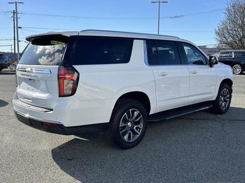 Used 2022 Chevrolet Suburban LT w/ Luxury Package image 5