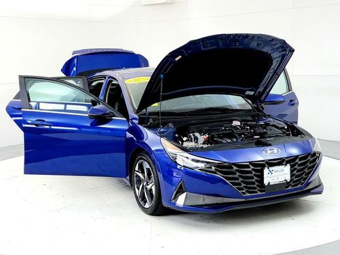 Used 2023 Hyundai Elantra Limited w/ Cargo Package FWD image 9
