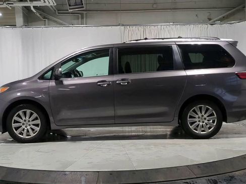 Used 2017 Toyota Sienna XLE image 5
