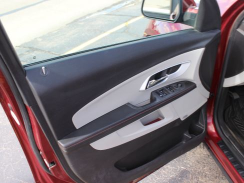 Used 2010 Chevrolet Equinox LT AWD/4WD image 18