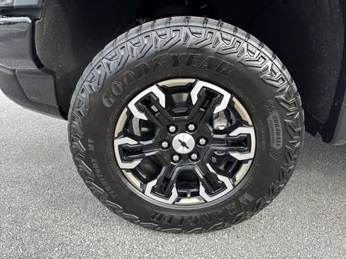 Used 2023 Chevrolet Silverado 1500 ZR2 w/ Technology Package AWD/4WD image 15