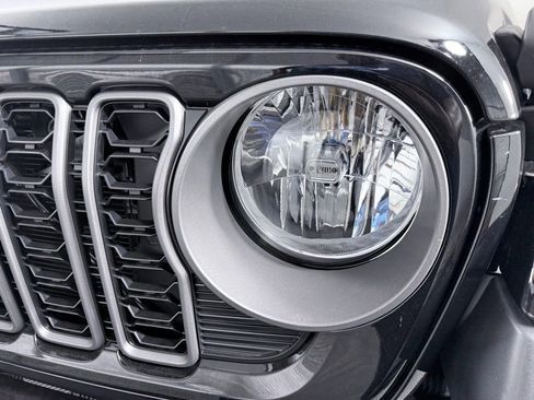 New 2025 Jeep Gladiator Sport w/ Premium Package image 18