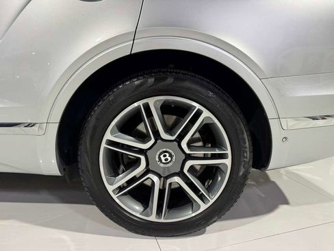 Used 2018 Bentley Bentayga image 54
