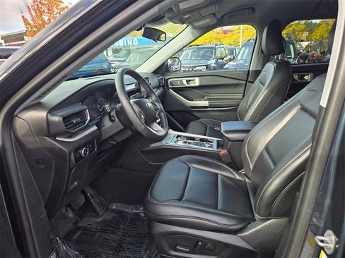 Used 2023 Ford Explorer XLT w/ Equipment Group 202A image 12