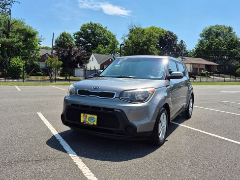 Used 2016 Kia Soul FWD image 1