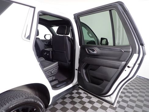 Used 2022 GMC Yukon SLT w/ SLT Premium Package AWD/4WD image 39