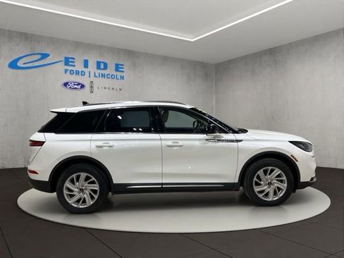 Certified 2021 Lincoln Corsair AWD image 7