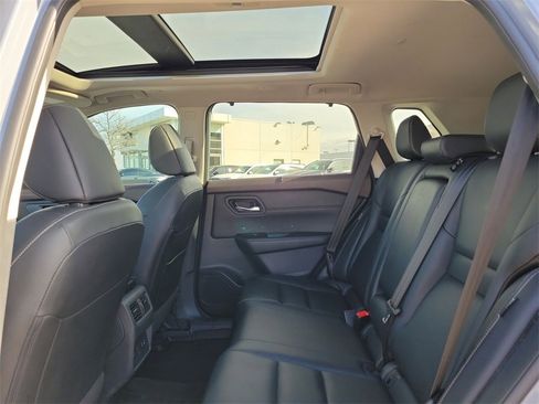 Used 2023 Nissan Rogue SL w/ SL Premium Package image 13