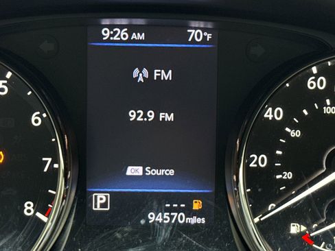 Used 2020 Nissan Rogue SV FWD image 23