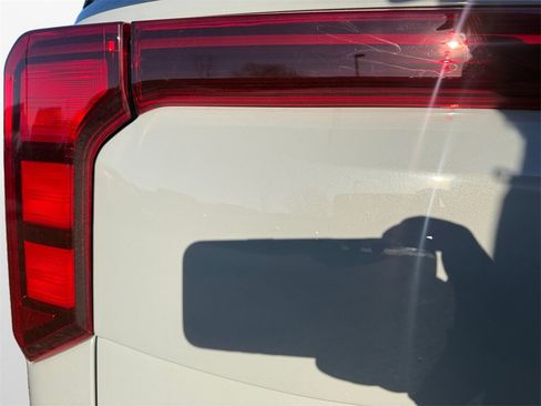 New 2026 Kia Carnival SX image 21