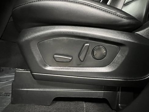 Used 2024 Ford Explorer XLT w/ Equipment Group 202A image 26