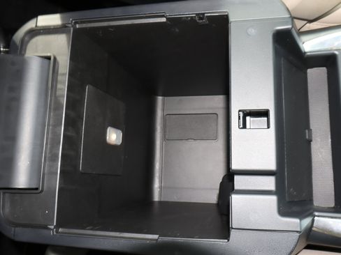 Used 2020 Ford Explorer XLT w/ Equipment Group 202A image 28