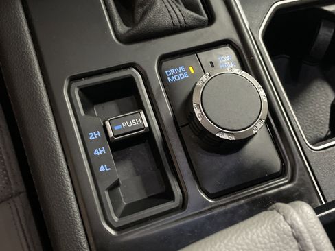 Used 2024 Toyota Tundra Limited image 28