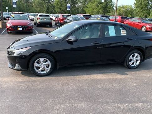 Used 2023 Hyundai Elantra SE FWD image 2