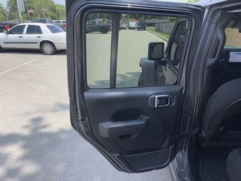 Used 2024 Jeep Wrangler Unlimited Rubicon 4xe w/ Safety Group AWD/4WD image 32