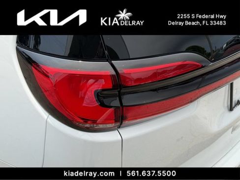 Used 2023 Chrysler Pacifica Pinnacle FWD image 7