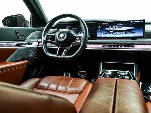 Used 2023 BMW 760i xDrive AWD/4WD image 24