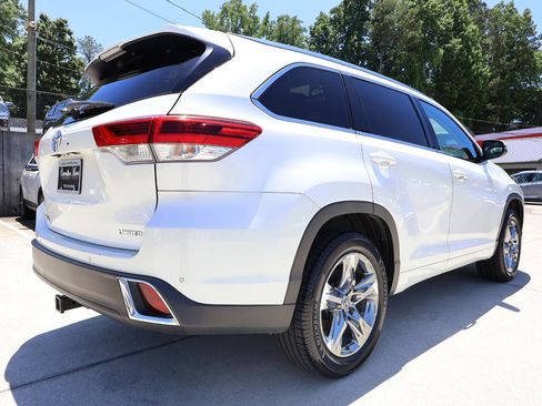Used 2018 Toyota Highlander Limited Platinum FWD image 7