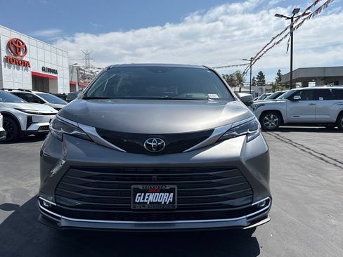 New 2026 Toyota Sienna Platinum AWD/4WD image 3