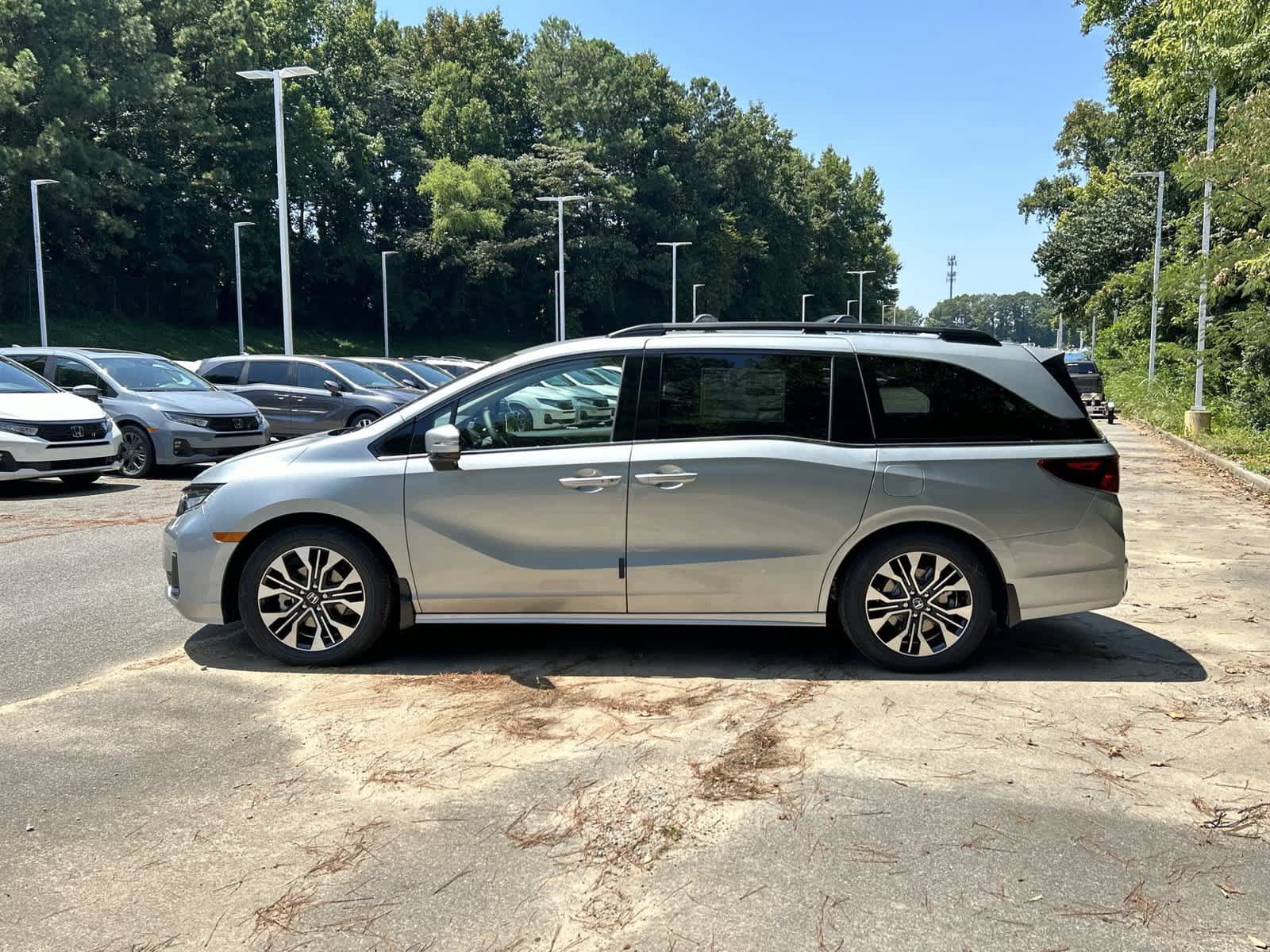 New 2026 Honda Odyssey Elite image 2
