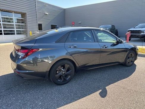 Used 2022 Hyundai Elantra SEL FWD image 5