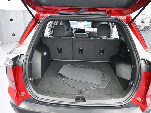 Used 2025 Chevrolet Equinox LT image 38