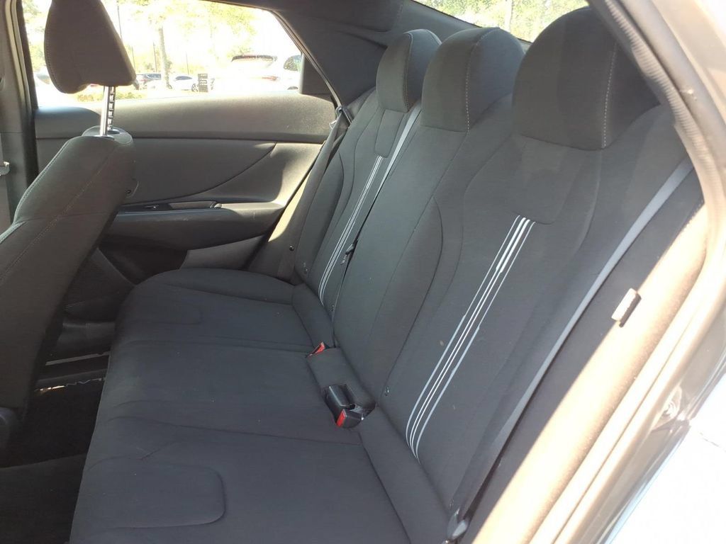 Certified 2025 Hyundai Elantra Sport FWD image 11