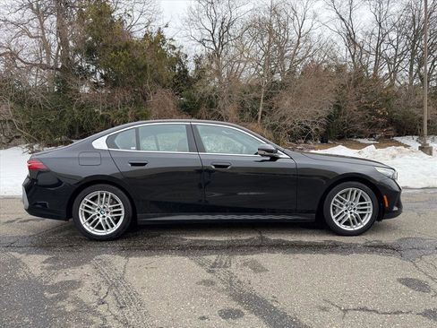 Used 2024 BMW 530i xDrive w/ Premium Package image 6