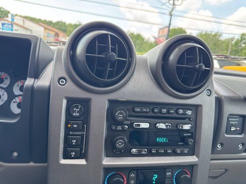 Used 2003 HUMMER H2 w/ Preferred Equipment Group AWD/4WD image 29