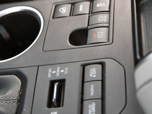 Used 2023 Toyota Highlander XLE image 20